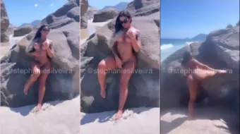 Stephanie Silveira mostrando su gran culo al afortunado en la playa