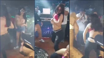 Mujer con curvas se despoja de la ropa en la Discoteca