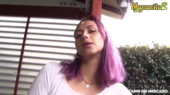 Veronica Leal participando en escenas para Carne del Mercado